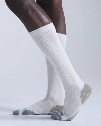 2XU 24/7 Bamboo Graduated Compression Socks (20-23 mmHg) - YoU Compression Wear