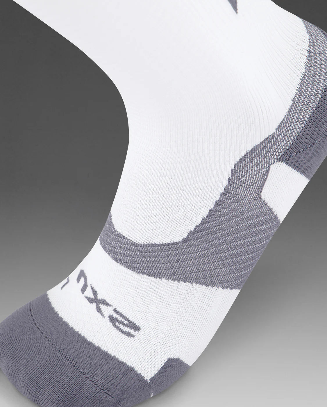 2XU Vectr Light Cushion Knee High Compression Sock 20- 30 mmHg